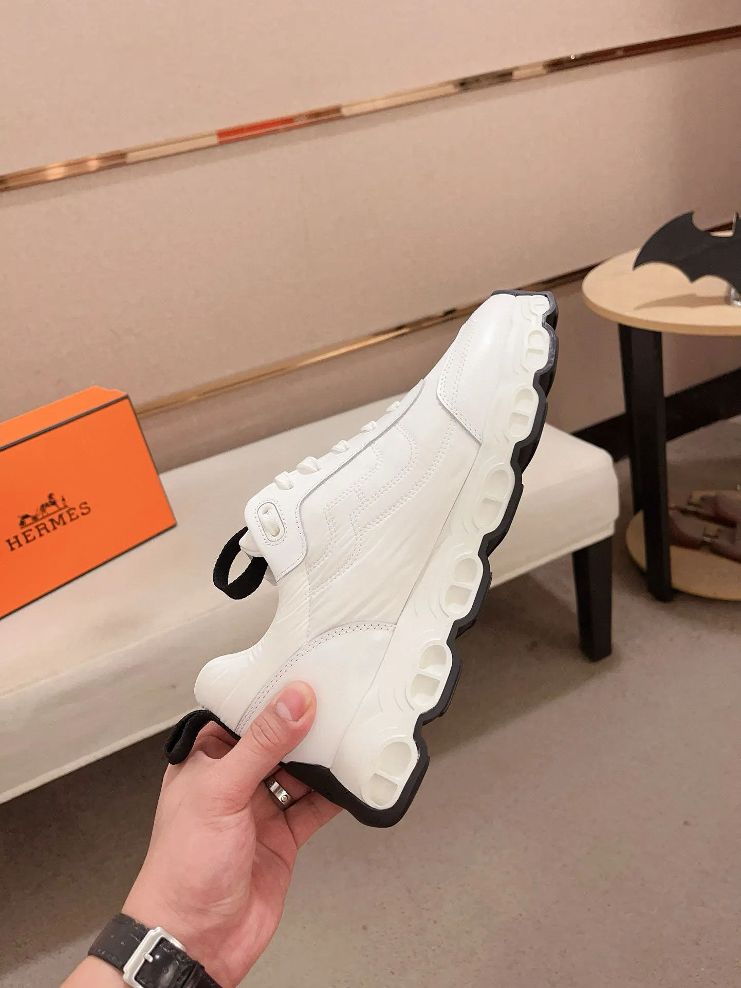 Factory price: 460💰《HERMES》【Classic Original Version】Hermès; Top 🔝 Purchasing Agency 🔍🔍 Men's latest 🇺🇸 counters are on sale simultaneously, original imported from Italy ▲▲First-layer cowhide ▲▲ (high-end, extravagance and class) times) Exquisite workmanship (Italian 🇮🇹Imported water-dyed 🐂cowhide lining) sole: Original sole provided by the original factory, ⚠️exclusive double-layer activity·TPR·rubber·combined molded outsole; super comfortable·wear-resistant·non-slip·environmental protection The real thing is more beautiful if you take the real thing (high quality, follow the order), you can enter and exit the counter at will * Number of yards: 38·39·40·41·42·43·44# (can be customized 45.)